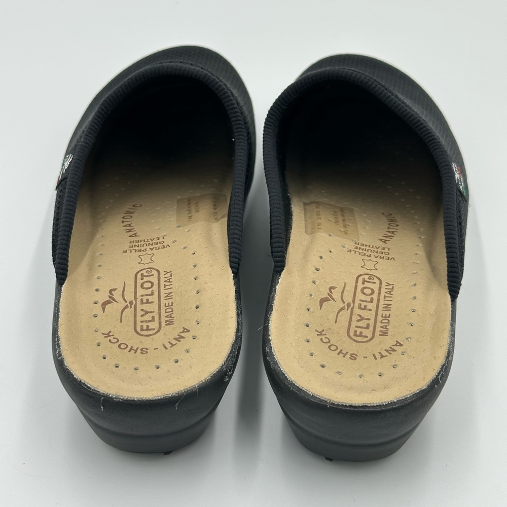 Fly Flot black mesh slip-on clogs with anti- shock anatomic features. Size 39/8 - Picture 3 of 10